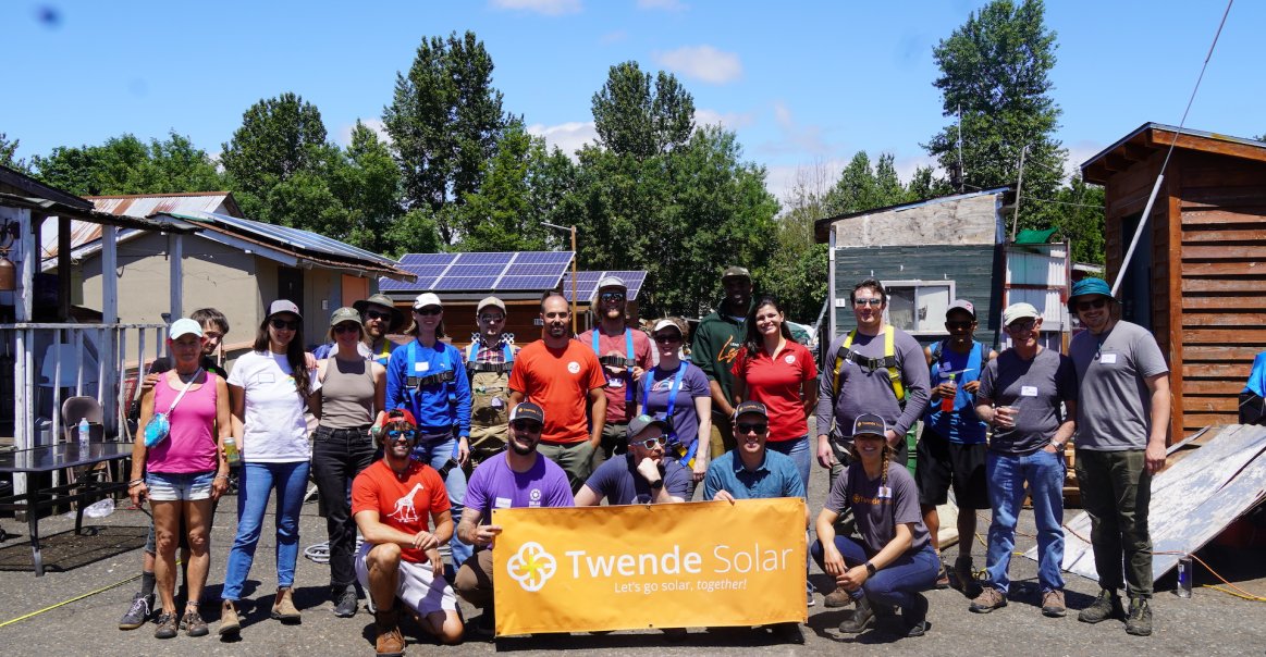 Solar Volunteer Large Team Picture Solar Volunteer Large Team Picture